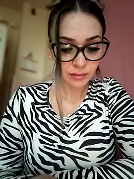 iSelena online show from 20, 11, 2025