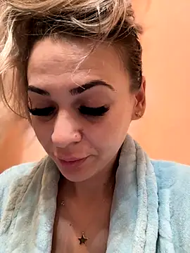 iSelena online show from 27, 10, 2025