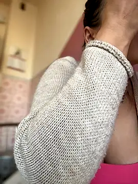 iSelena online show from 24, 11, 2025