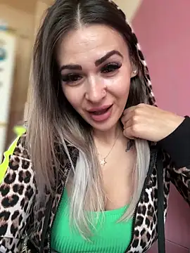 iSelena online show from 17, 10, 2025