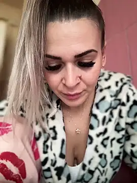 iSelena online show from 3, 11, 2025