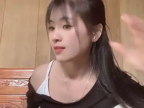 Snapshot of One-nice chatting on 4, 11, 2025 One-nice online show from 4, 11, 2025