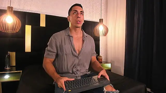 Lucio  Fox online show from 24, 3, 2026