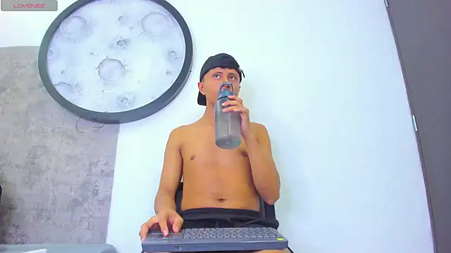  Leohot  online show from 21, 3, 2026