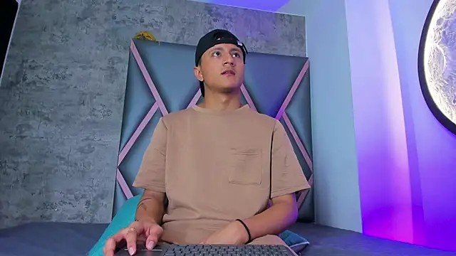  Leohot  online show from 18, 2, 2026