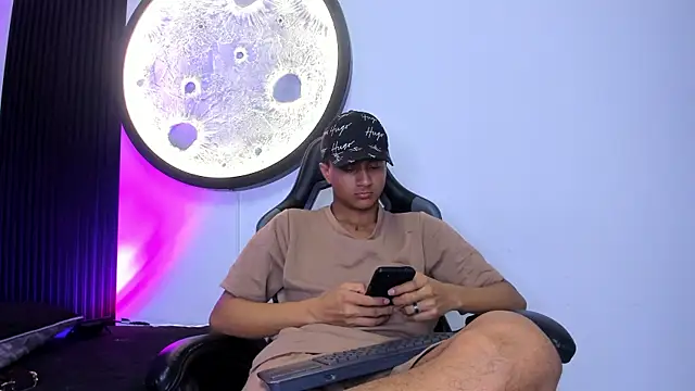  Leohot  online show from 19, 11, 2025