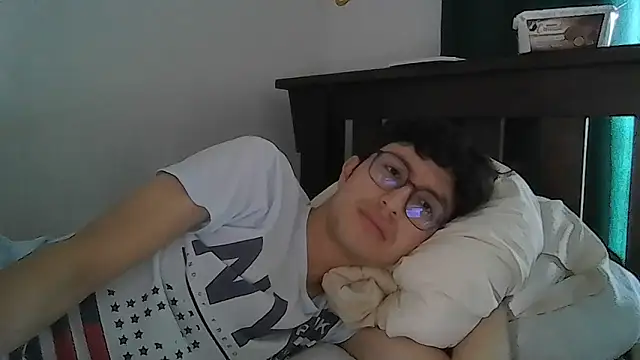 Snapshot of Kevintdx chatting on 21, 11, 2025 Kevintdx online show from 21, 11, 2025