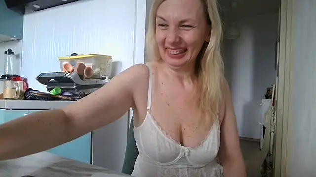 Snapshot of Sweetmurrr chatting on 7, 7, 2026 Sweetmurrr online show from 7, 7, 2026