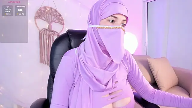 Snapshot of salma_isawwii chatting on 18, 10, 2025 salma isawwii online show from 18, 10, 2025