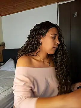 Snapshot of IVONNE_COLLINS33 chatting on 4, 11, 2025 IVONNE COLLINS33 online show from 4, 11, 2025