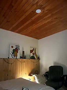 IVONNE COLLINS33 online show from 18, 2, 2026