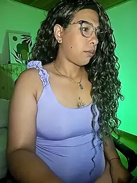 IVONNE COLLINS33 online show from 15, 2, 2026