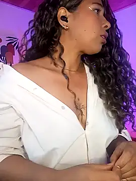 IVONNE COLLINS33 online show from 1, 3, 2026