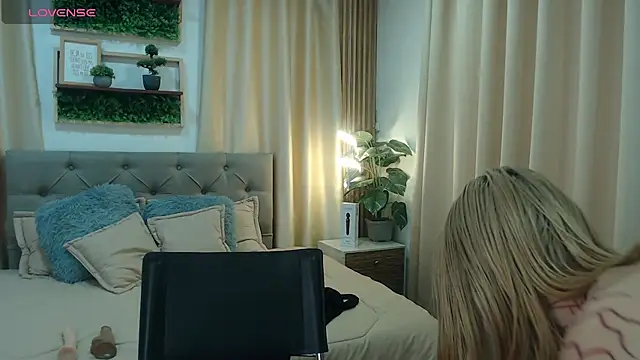 zohet kriss online show from 23, 10, 2025