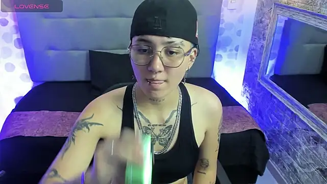 emahills  axelrose online show from 22, 9, 2025