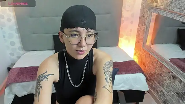 emahills  axelrose online show from 2, 10, 2025