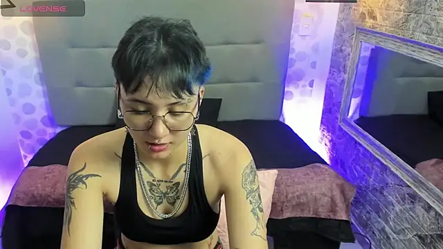emahills  axelrose online show from 28, 9, 2025