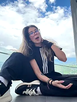 Caitlin Cat online show from 19, 9, 2025