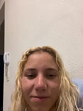 Snapshot of Bruna551 chatting on 14, 12, 2025 Bruna551 online show from 14, 12, 2025