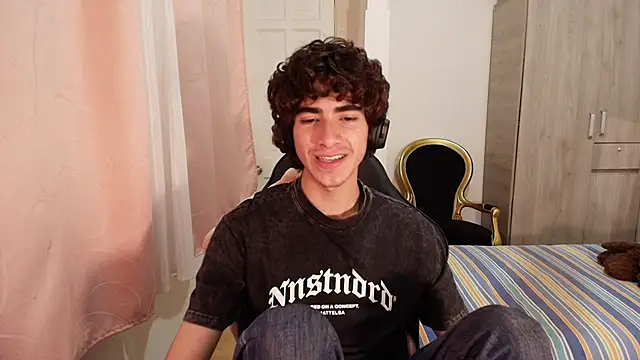 Nude Boy18 online show from 7, 10, 2025