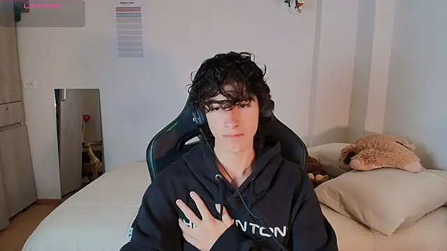 Nude Boy18 online show from 26, 2, 2026