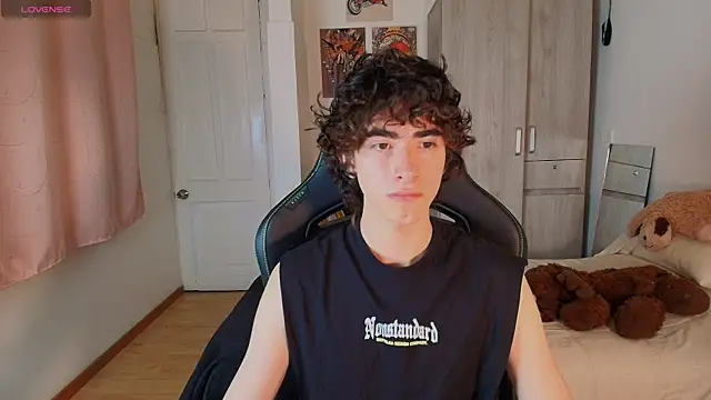 Nude Boy18 online show from 1, 12, 2025