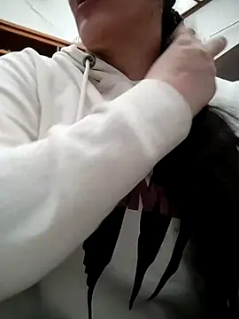 Aisha manzur online show from 5, 12, 2025