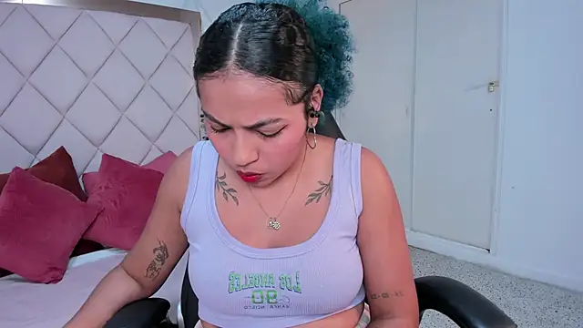 momo ayasse online show from 2, 12, 2025