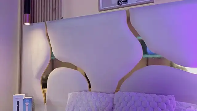 SofiJones  online show from 6, 4, 2026