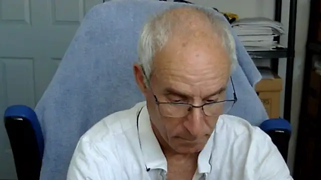 Snapshot of funone1999 chatting on 7, 4, 2026 funone1999 online show from 7, 4, 2026