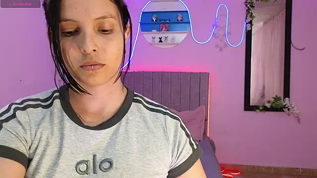 MiSofialeal online show from 14, 10, 2025