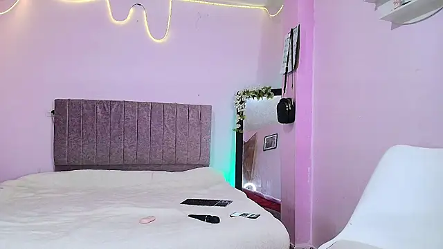 MiSofialeal online show from 11, 4, 2026