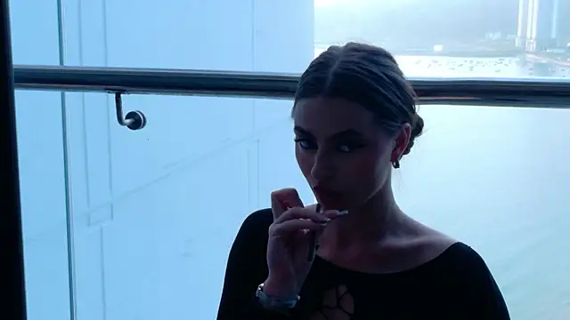 Sienna Voss online show from 2, 3, 2026