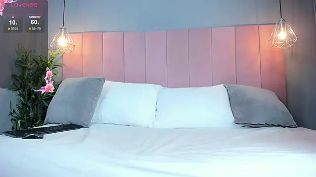 Snapshot of Cloe_Black chatting on 15, 10, 2025 Cloe Black online show from 15, 10, 2025