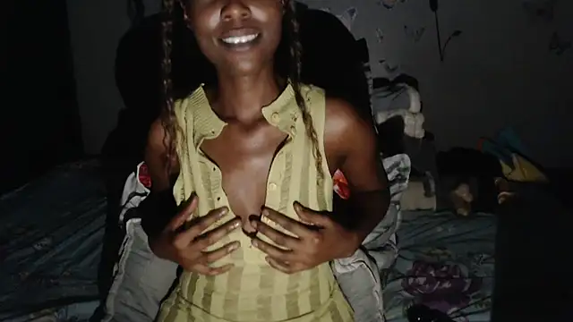 Snapshot of blueyXxX chatting on 1, 10, 2025 blueyXxX online show from 1, 10, 2025