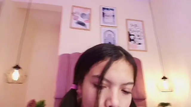 Isabelgh  online show from 3, 12, 2025