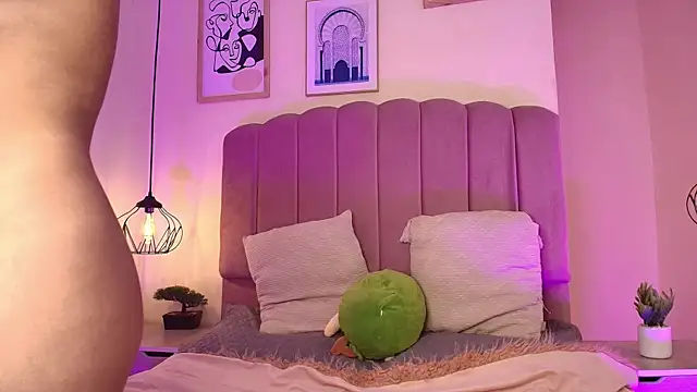 Isabelgh  online show from 28, 10, 2025