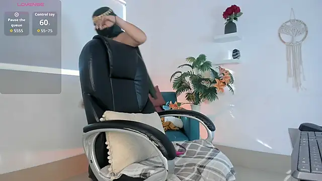 Snapshot of May_hadi chatting on 13, 6, 2026 May hadi online show from 13, 6, 2026