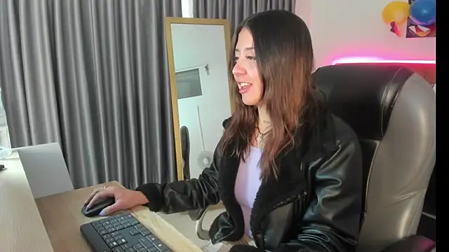 Snapshot of Catti_Brie chatting on 14, 7, 2026 Catti Brie online show from 14, 7, 2026