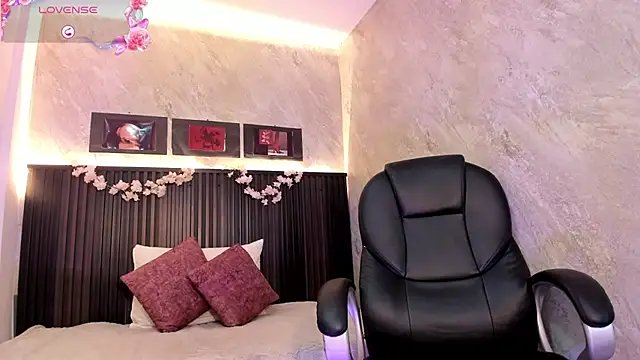 dark  nymph online show from 13, 10, 2025