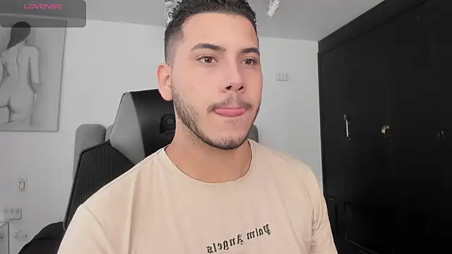 Snapshot of Axel_grey_ chatting on 12, 7, 2026 Axel grey online show from 12, 7, 2026