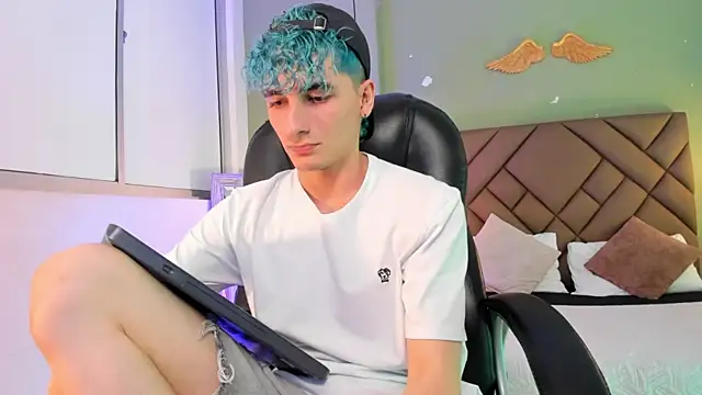 JaydenVillalobos online show from 17, 9, 2025