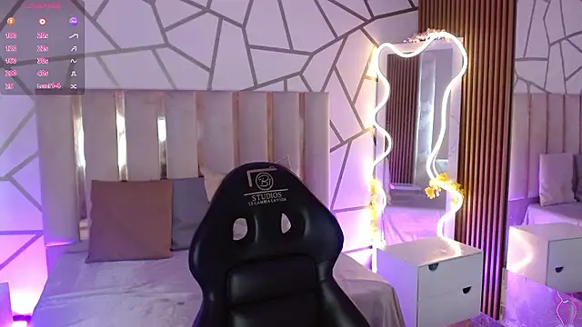 CYRUS TAY online show from 7, 3, 2026