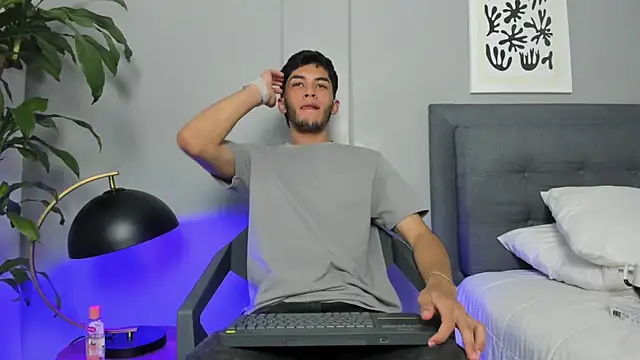 Tylerffoxx online show from 16, 6, 2026