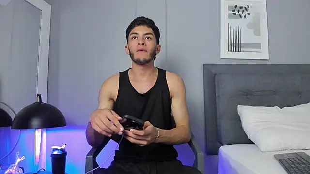 Tylerffoxx online show from 12, 3, 2026