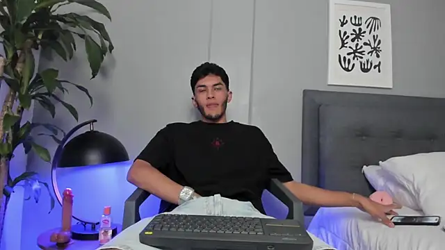 Tylerffoxx online show from 24, 6, 2026
