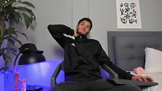 Tylerffoxx online show from 19, 6, 2026
