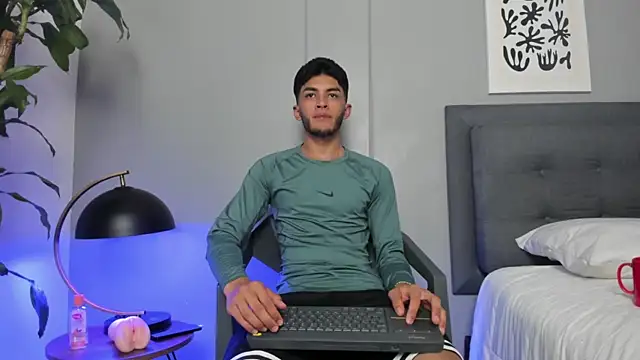 Tylerffoxx online show from 23, 7, 2026