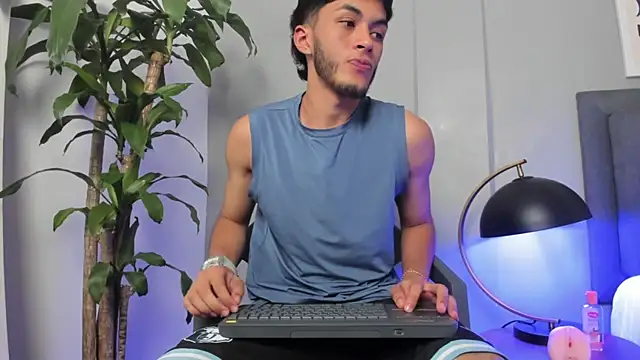 Tylerffoxx online show from 14, 7, 2026