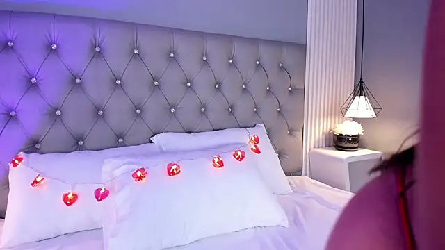 CarolineLee  online show from 13, 2, 2026